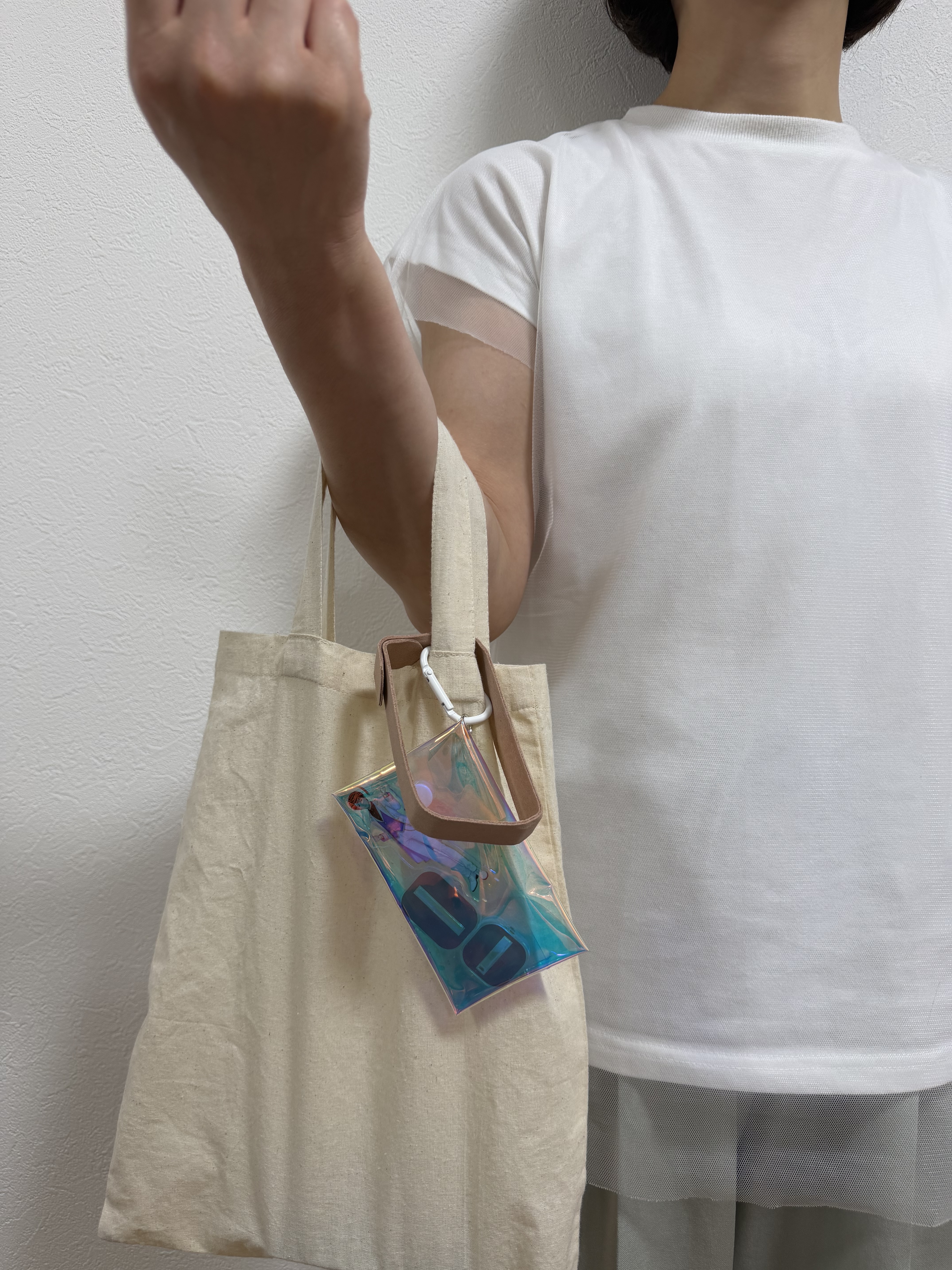 バッグに付けて持ち歩くシーン